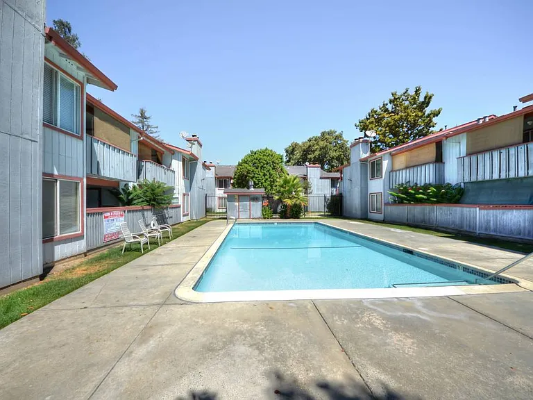 106 Rancho Dr #D — Photo 8