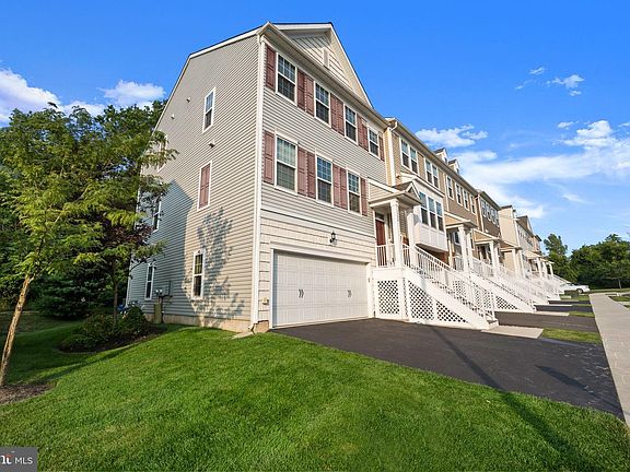 2nd image of 1738 Beacon Ln