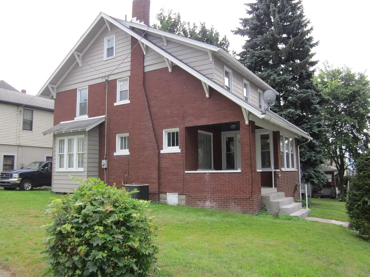 558 Ridge Ave photo 1