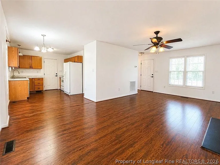 1050 Roundabout Rd — Photo 2