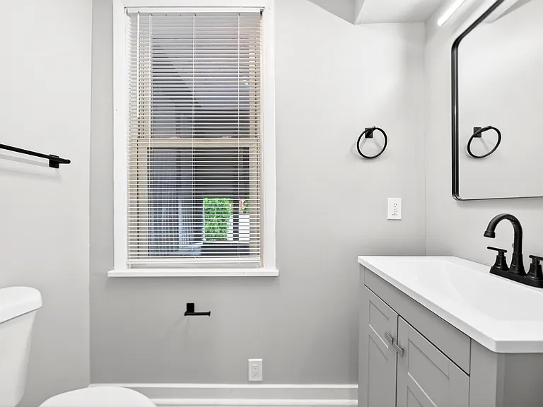 410 Kendall St — Photo 13