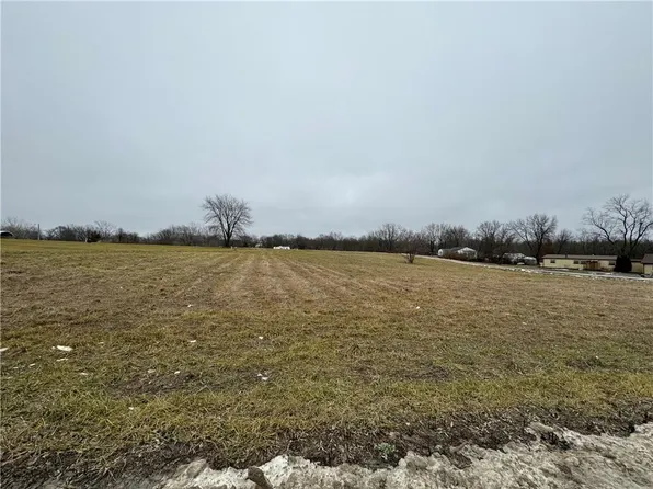 SE Mohawk Dr, Lathrop, MO 64465