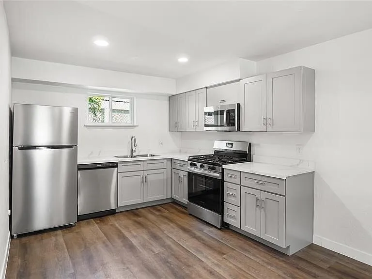 2819 Berry St #8 — Photo 4