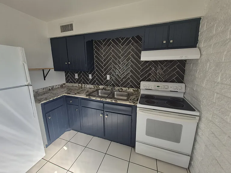 4919 W Glenn Dr — Photo 7
