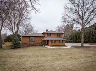2635 Canterbury Rd, Muscatine, IA 52761