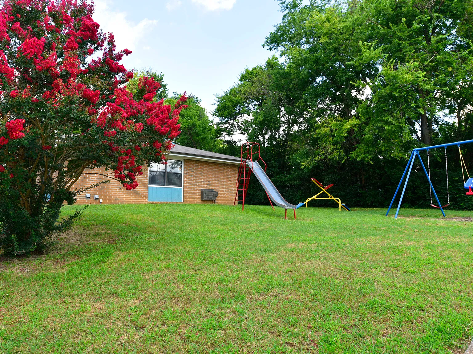 2 bed, 1.5 bath, 850 sqft, $1,099 — Photo 3