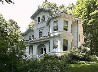 57 W Shore Rd, Roslyn, NY 11576