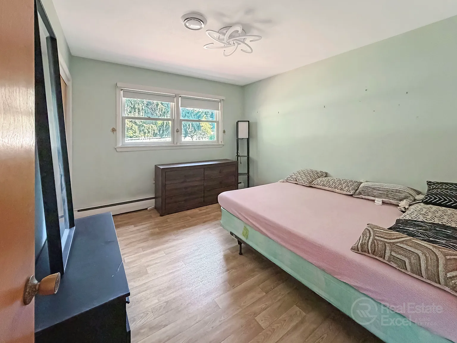 4 bed, 1800 sqft, $1,800 — Photo 3