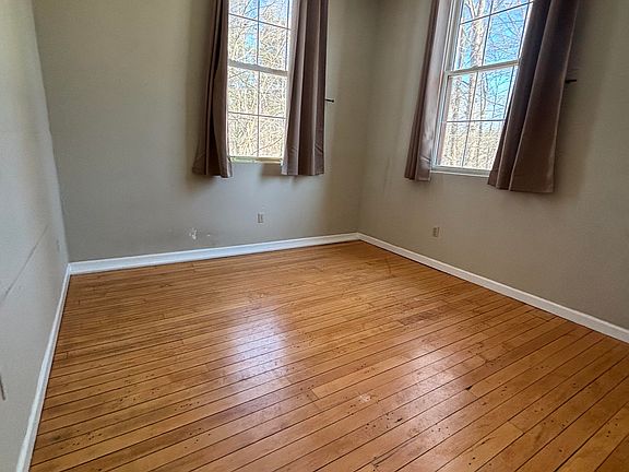 3rd image of 16 Oak St Unit 5