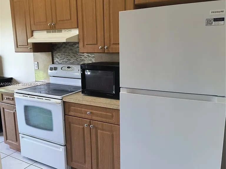 21250 NE 9th Ct #2 — Photo 15