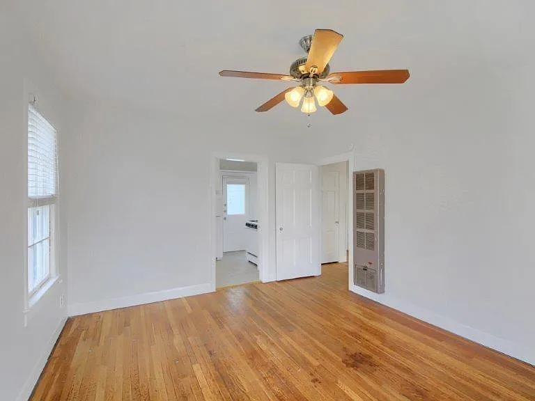 3211 Tom Green St — Photo 4