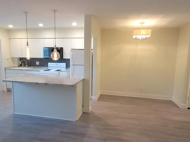 2110 NE 39th St #3B — Photo 8