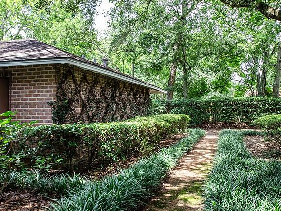 4th image of 8185 Evangeline Ln