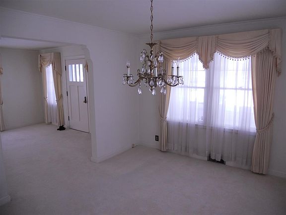 5th image of 218 Donmoyer Ave