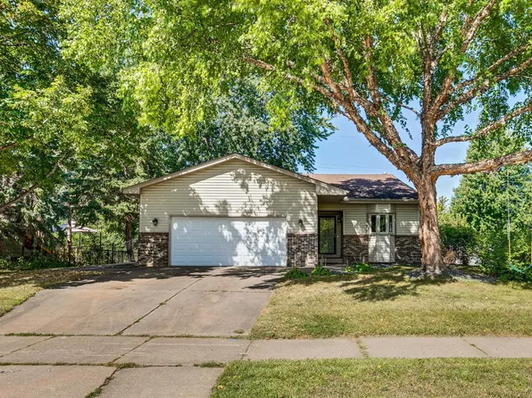 267 Oakwood Dr, Shoreview, MN 55126