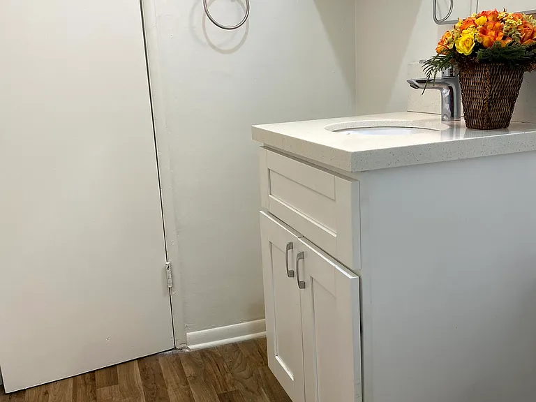 7602 Lexington Ave #12 — Photo 11