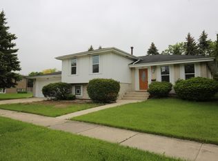 835 E 192nd St, Glenwood, IL