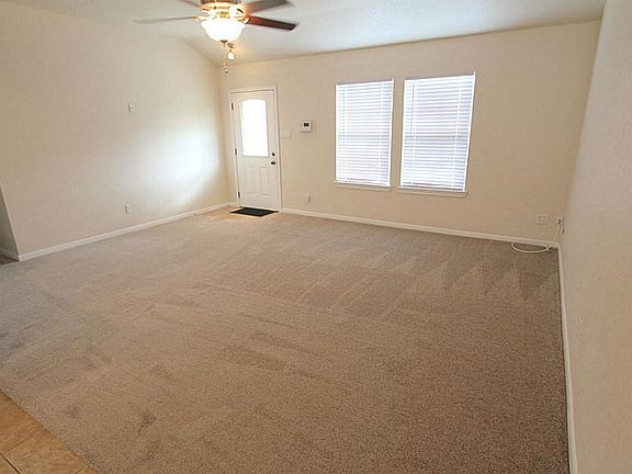 5th image of 806 Temple Dr