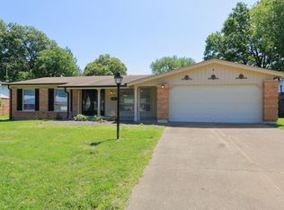 9 Brookstone Ct, Florissant, MO 63033