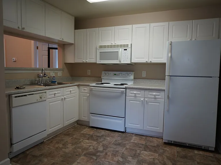 929 Morreene Rd #B33 — Photo 5