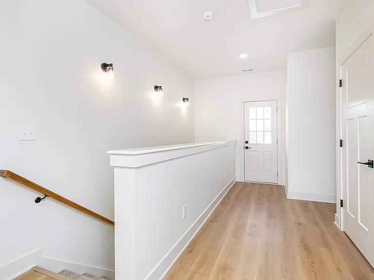 1307 E 22nd St — Photo 18