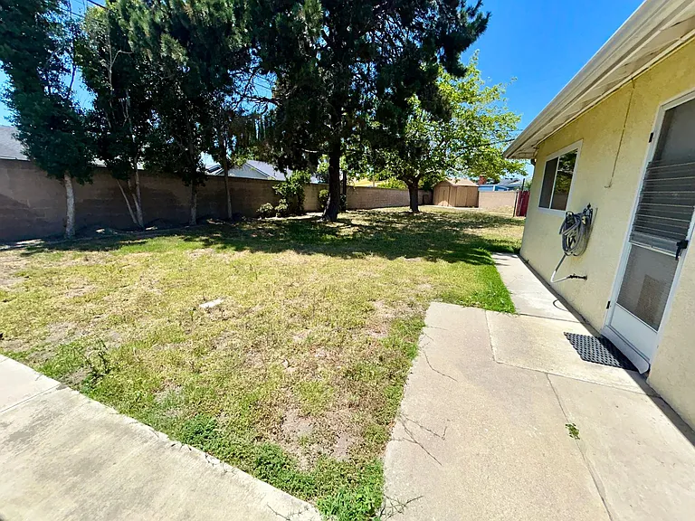 5572 Nevada Dr — Photo 21