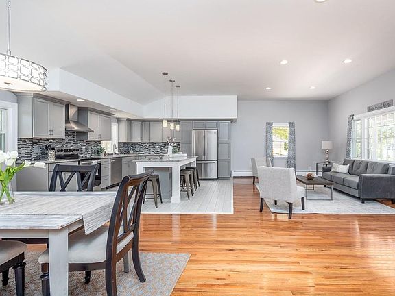 4th image of 30 Avery Heights Dr