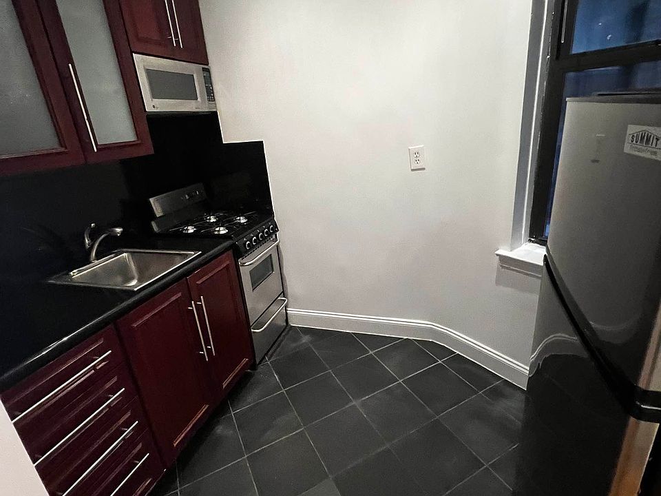 2nd image of 330 E 90th St APT 2D