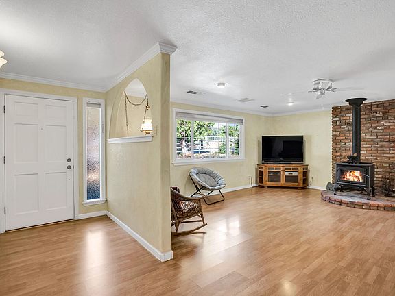 3rd image of 22397 Frisbie Ln