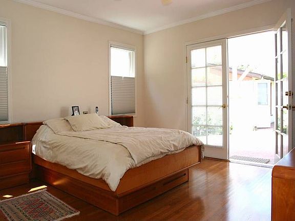 5th image of 2163 Balsam Ave