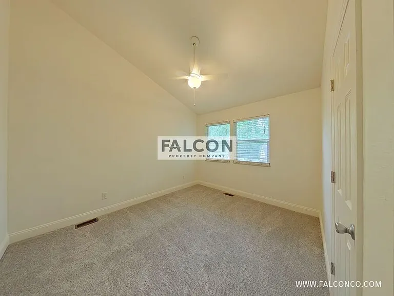 673 Shooks Ln — Photo 11