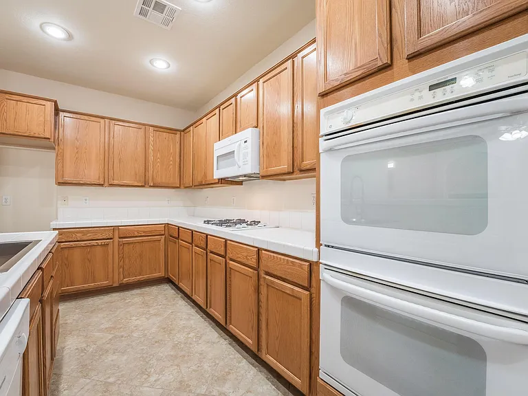 4828 Whisper Lake Ave — Photo 33