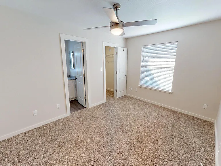 Central Park Apartments — Photo 22