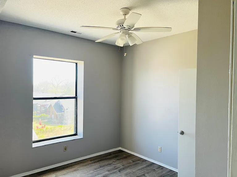 1109 Walton Ave #5 — Photo 3
