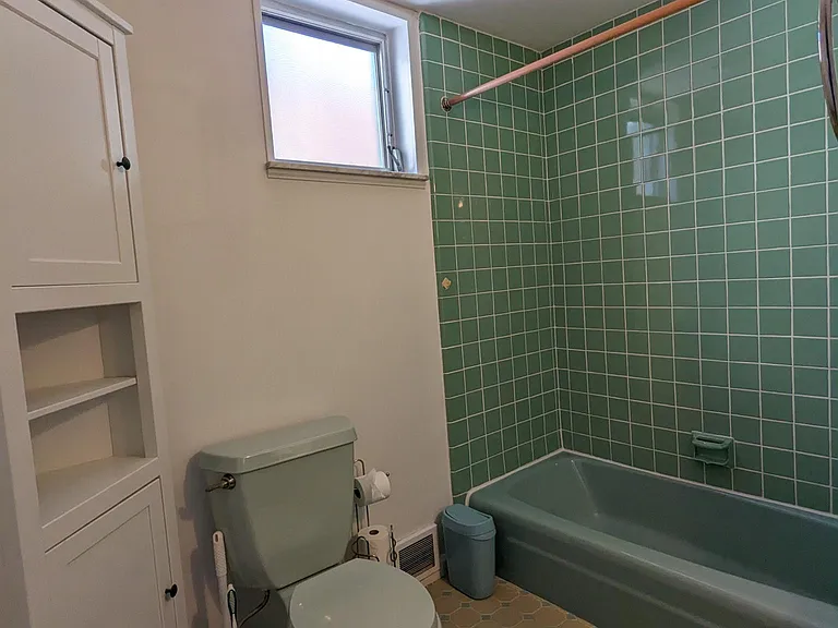 1048 Tree St — Photo 8