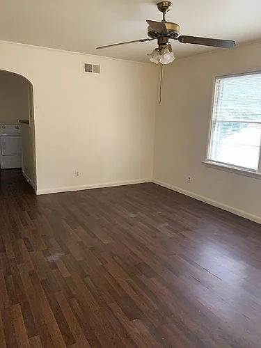 2 bed, 1.0 bath, 800 sqft, $800 Photo 1