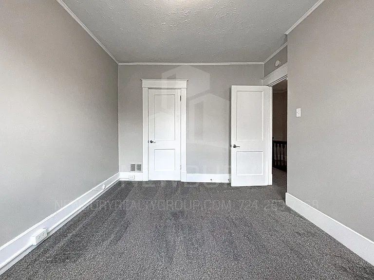 303-317 Wilson Ave — Photo 37