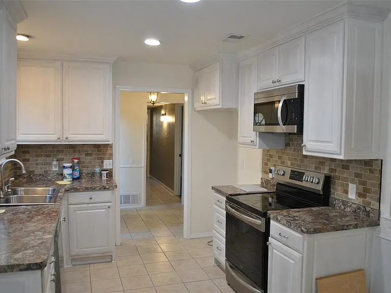 720 Ash St — Photo 2