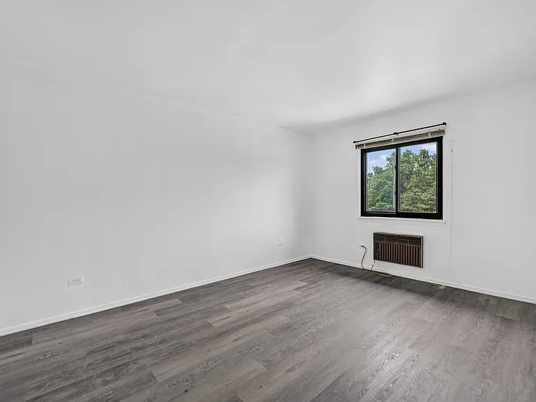 450 Perrie Dr #302 — Photo 10