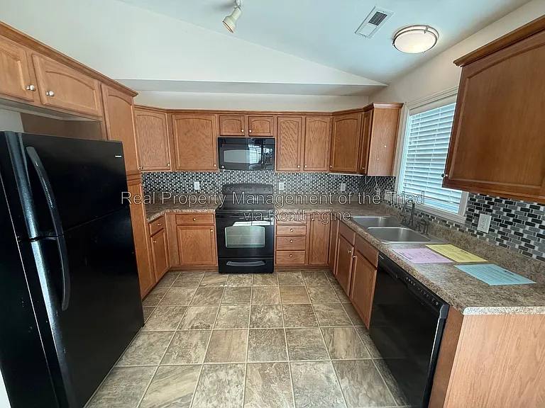 5817 Huckleberry Ct — Photo 5