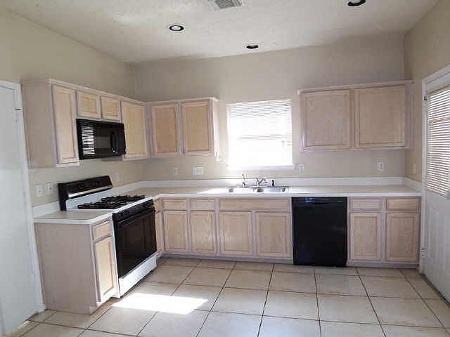 2nd image of 315 Dunford Ct