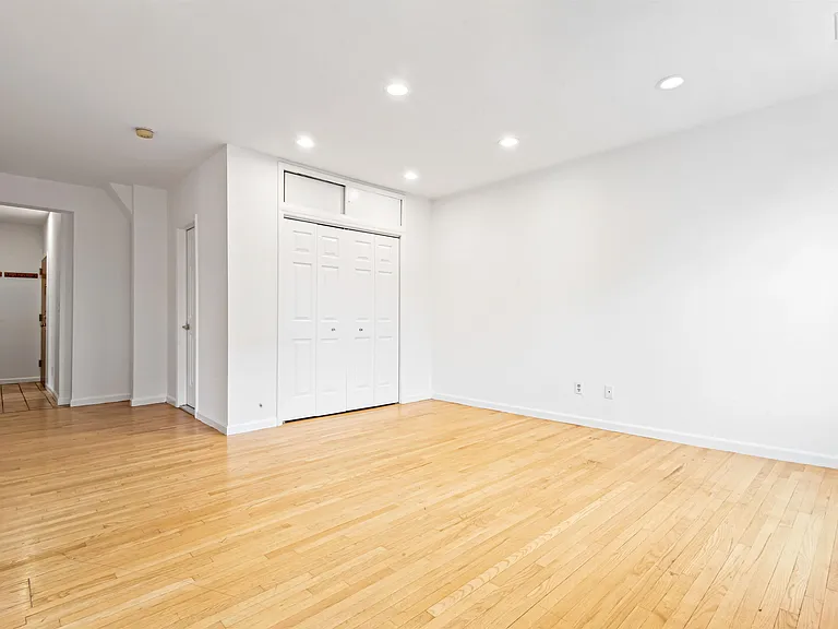300 Hudson St #13 — Photo 6