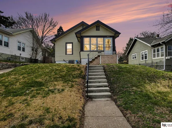 4925 William St, Omaha, NE 68106