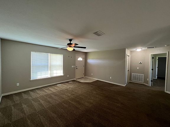 4th image of 53 SE Maple Dr