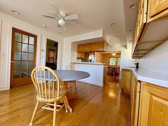 5th image of 84 Winfield St Floor 1