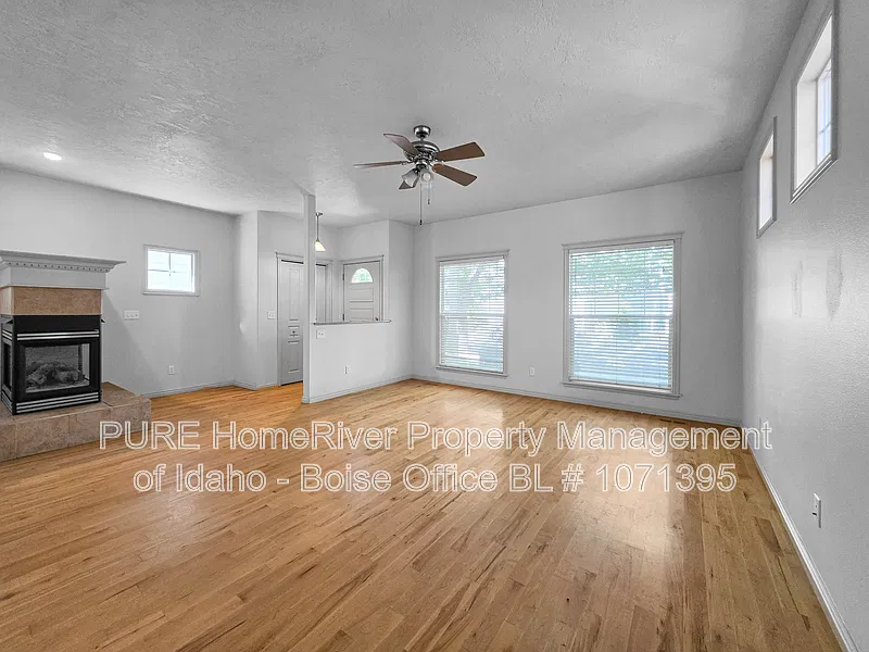 4 bed, 2.5 bath, 2088 sqft, $2,895 — Photo 3