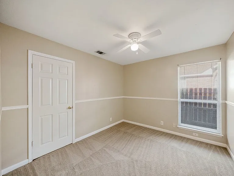 8218 Parkland Hills Dr — Photo 18