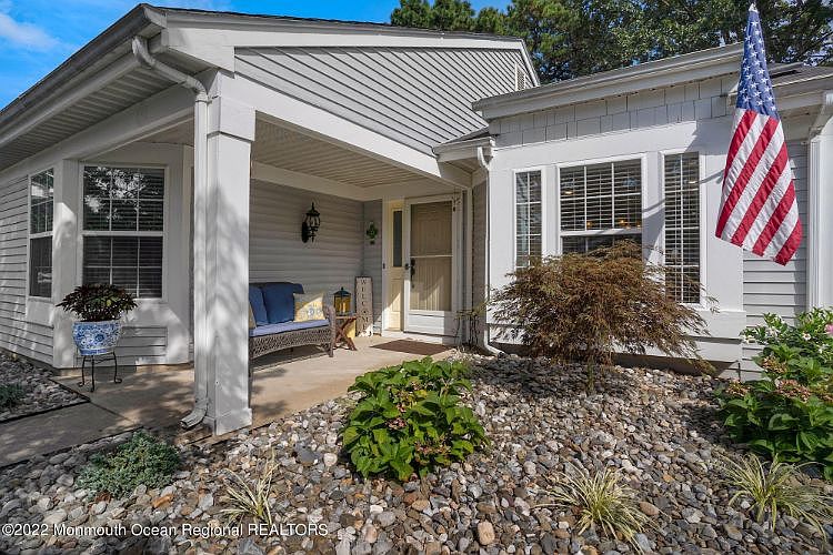 1st image of 1229B Thornbury Ln