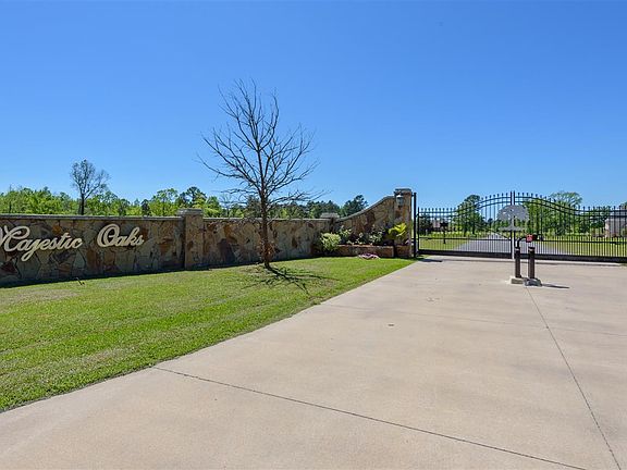 2nd image of 108 Majestic Oaks