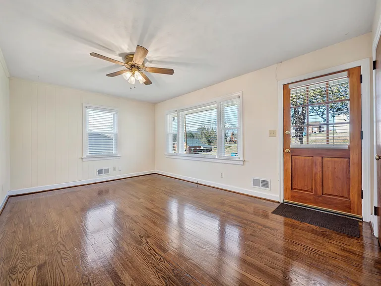 4310 Tyree Rd NW — Photo 3